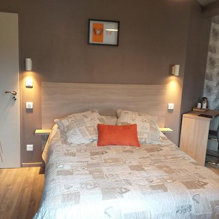 Bed and Breakfast Au Petit Bonheur Saint-Martin-du-Frene Exterior foto