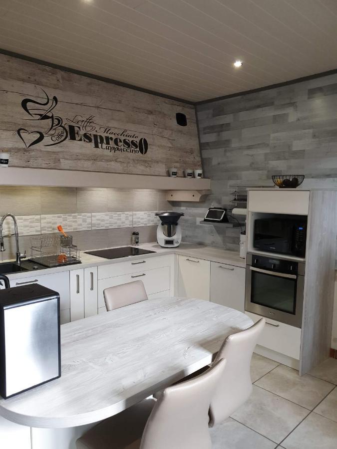 Bed and Breakfast Au Petit Bonheur Saint-Martin-du-Frene Exterior foto